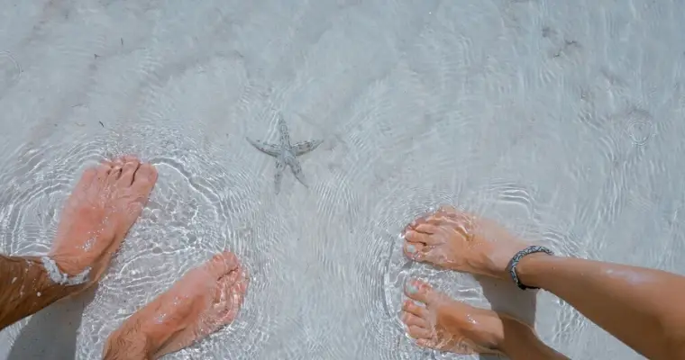 earthing grounding feet on the beach